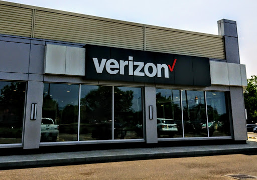 Cell Phone Store «Verizon», reviews and photos, 4926 Dressler Rd NW, Canton, OH 44718, USA