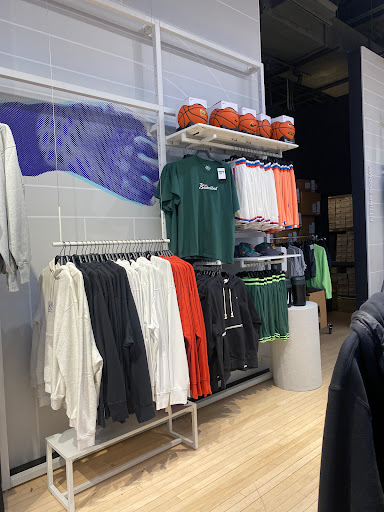 Clothing Store «Nike Lenox», reviews and photos, 3393 Peachtree Rd, Atlanta, GA 30326, USA