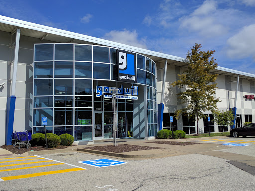 Thrift Store «Goodwill Retail Store of Chesterfield – The Valley», reviews and photos, 17355 Edison Ave, Chesterfield, MO 63005, USA