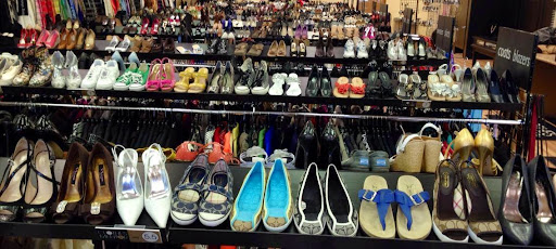 Used Clothing Store «Clothes Mentor Arlington Heights», reviews and photos, 862 W Dundee Rd, Arlington Heights, IL 60004, USA