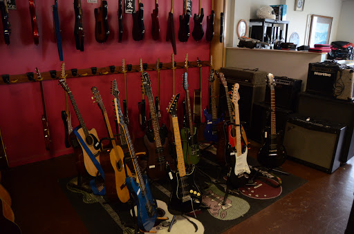 Pawn Shop «Shady Rays Pawn Shop», reviews and photos, 221 Gordon Ave, Bowling Green, KY 42101, USA