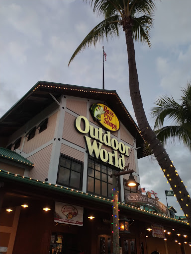 Sporting Goods Store «Bass Pro Shops», reviews and photos, 10040 Gulf Center Dr, Fort Myers, FL 33913, USA