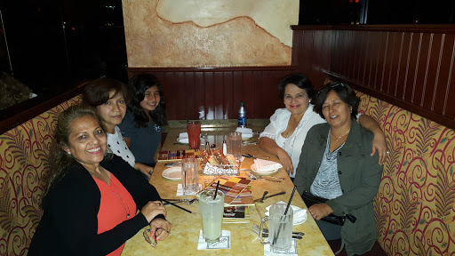 Restaurant «The Cheesecake Factory», reviews and photos, 930 N Milwaukee Ave, Lincolnshire, IL 60069, USA