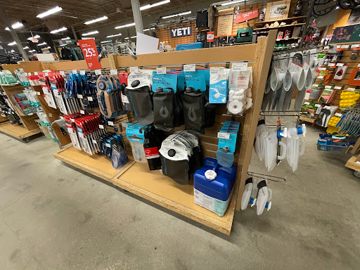 Camping Store «REI», reviews and photos, 17W160 W 22nd St, Oakbrook Terrace, IL 60181, USA