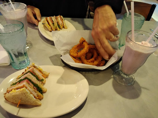 American Restaurant «The Purple Cow Restaurant», reviews and photos, 8026 Cantrell Rd, Little Rock, AR 72227, USA