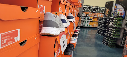 Shoe Store «Shoe Carnival», reviews and photos, 2105 N Prospect Ave, Champaign, IL 61822, USA