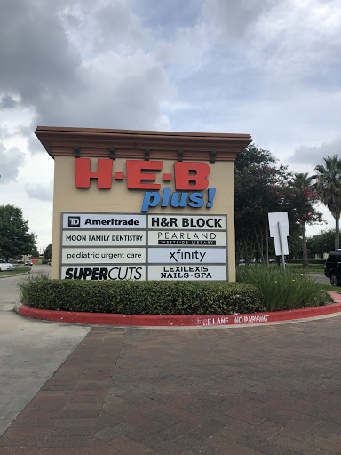Grocery Store «H.E.B.», reviews and photos, 2805 Business Center Dr, Pearland, TX 77584, USA
