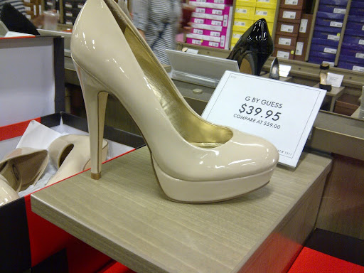 Shoe Store «DSW Designer Shoe Warehouse», reviews and photos, 124 West Market, Bloomington, MN 55425, USA