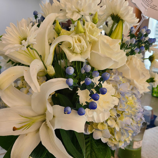 Florist «Sanford Flower Shop», reviews and photos, 209 E Commercial St, Sanford, FL 32771, USA