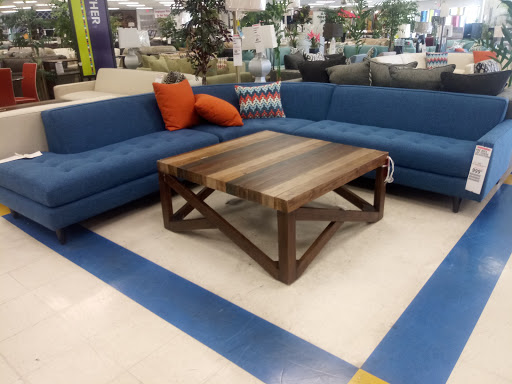 Outlet Store «Rooms To Go Outlet Furniture Store - Hialeah», reviews and photos, 750 W 49th St, Hialeah, FL 33012, USA