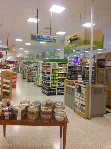 Supermarket «Publix Super Market at Paraiso Plaza», reviews and photos, 3339 W 80th St, Hialeah, FL 33018, USA