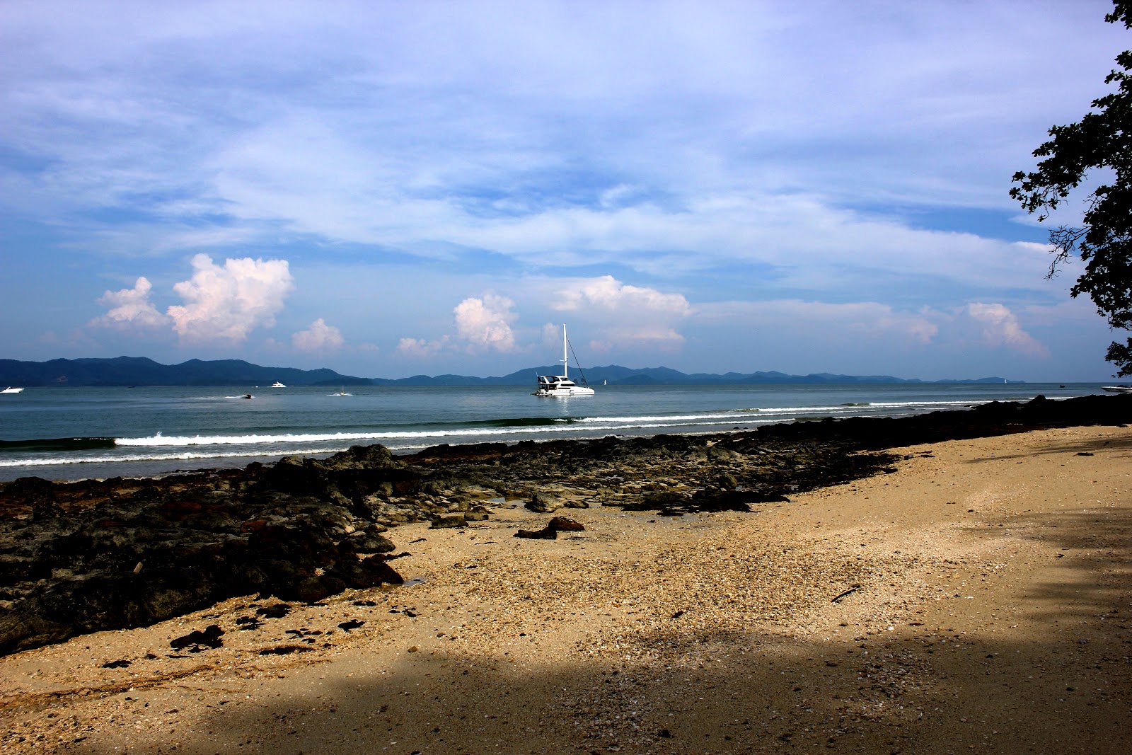 Foto de Pa Klok Beach com alto nível de limpeza