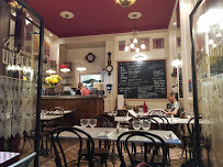 Atmosphère du Restaurant français Le Bistrot des 4 Chapeaux à Lyon - n°1
