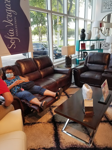 Furniture Store «Rooms To Go & Rooms To Go Kids Furniture Store - Miami International (Doral)», reviews and photos, 10623 NW 12th St, Doral, FL 33172, USA