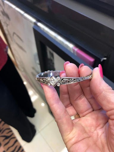 Pawn Shop «Tampa Gun & Pawn», reviews and photos, 12319 N Nebraska Ave, Tampa, FL 33612, USA