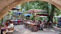 Atmosphère du Restaurant de l'Auberge du Pont à La Verdiere - n°1