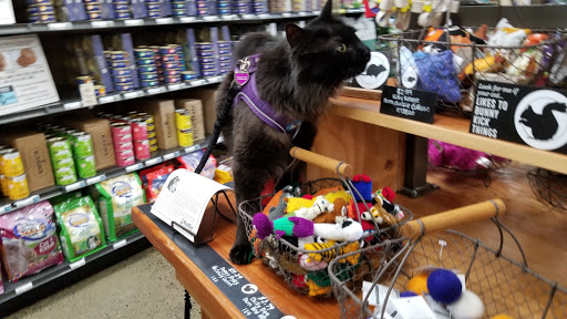 Pet Supply Store «Mud Bay», reviews and photos, 3 Monroe Pkwy, Lake Oswego, OR 97035, USA