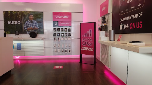Cell Phone Store «T-Mobile», reviews and photos, 1913 Melody Ln, Greenfield, IN 46140, USA