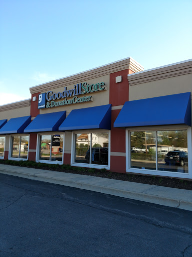 Thrift Store «Goodwill Store & Donation Center», reviews and photos, 1551 N Dryden Ave, Arlington Heights, IL 60004, USA
