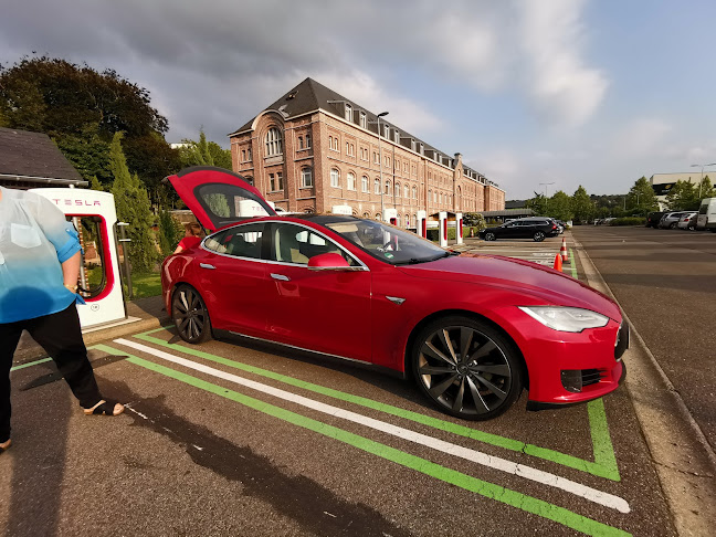 Tesla Supercharger - Parkeergarage