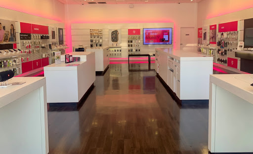 Cell Phone Store «T-Mobile», reviews and photos, 81 S Pine Ave, Long Beach, CA 90802, USA