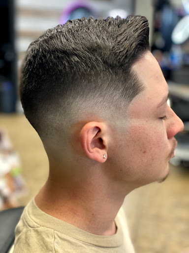 Barber Shop «Razor Sharp Cutz Barber Shop», reviews and photos, 459 Plaza Dr, Eustis, FL 32726, USA