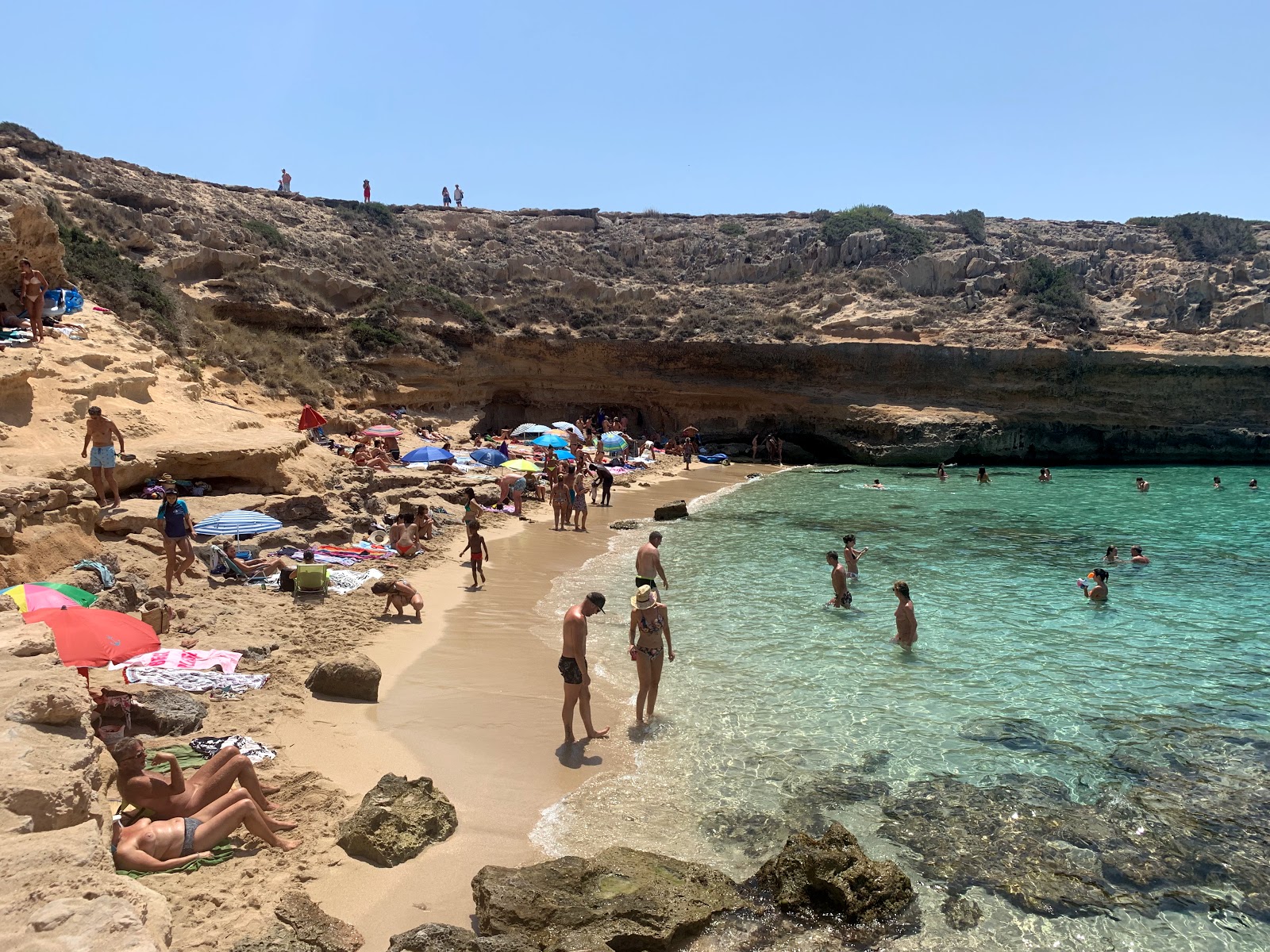 Fotografie cu Cala Escondida amplasat într-o zonă naturală