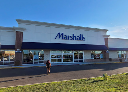 Marshalls, 1501 N Lewis Ave, Waukegan, IL 60085, USA, 