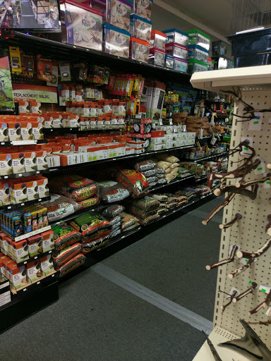 Pet Store «Birds & Beasts Pet Shop», reviews and photos, 35 Berkshire Dr # 18, Crystal Lake, IL 60014, USA