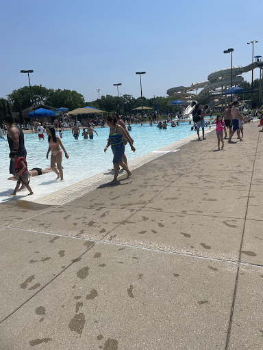 Water Park «Mystic Waters Family Aquatic Center», reviews and photos, 2025 Miner St, Des Plaines, IL 60016, USA