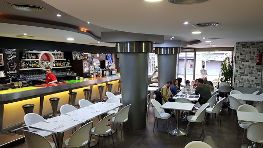 Bar Restaurant.           La Vespilla Centric