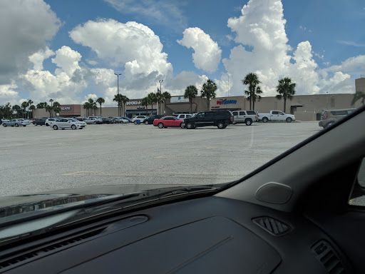 Shopping Mall «Lake Village Shopping MallKitchengaets», reviews and photos, 10601 US-441, Leesburg, FL 34788, USA