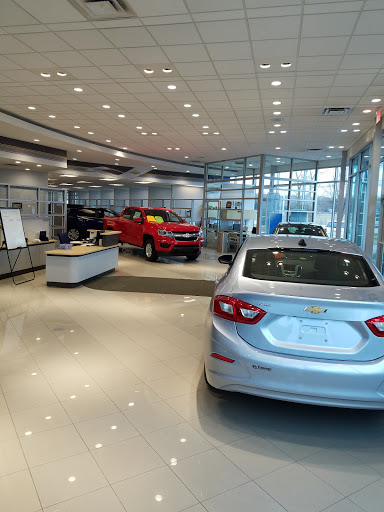 Car Dealer «Vic Canever Chevrolet», reviews and photos, 3000 Owen Rd, Fenton, MI 48430, USA