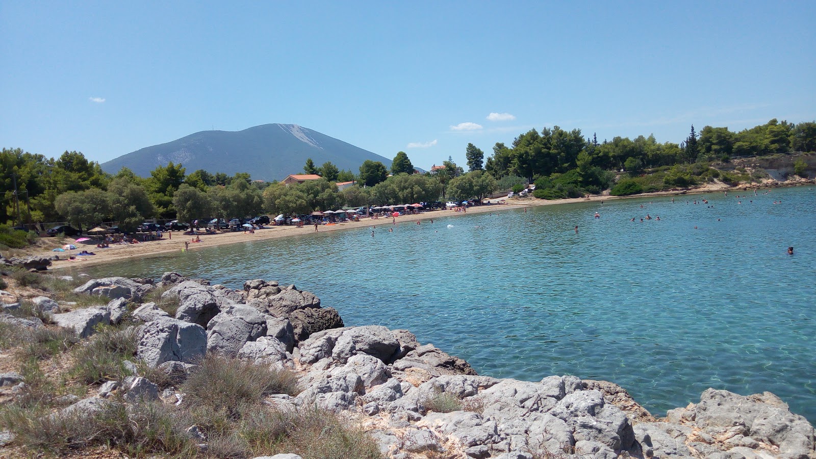 Foto de Drossia beach con cala pequeña