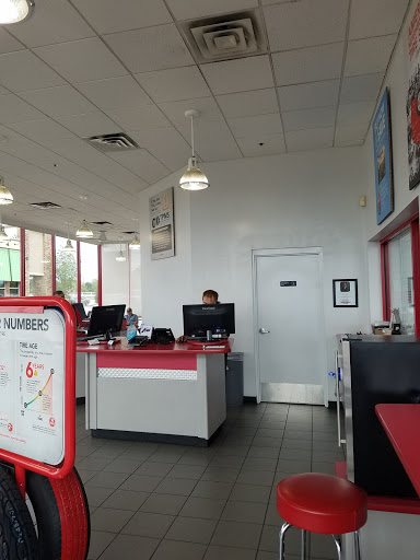 Tire Shop «Discount Tire Store - Moore, OK», reviews and photos, 1421 S I-35 Service Rd, Moore, OK 73160, USA