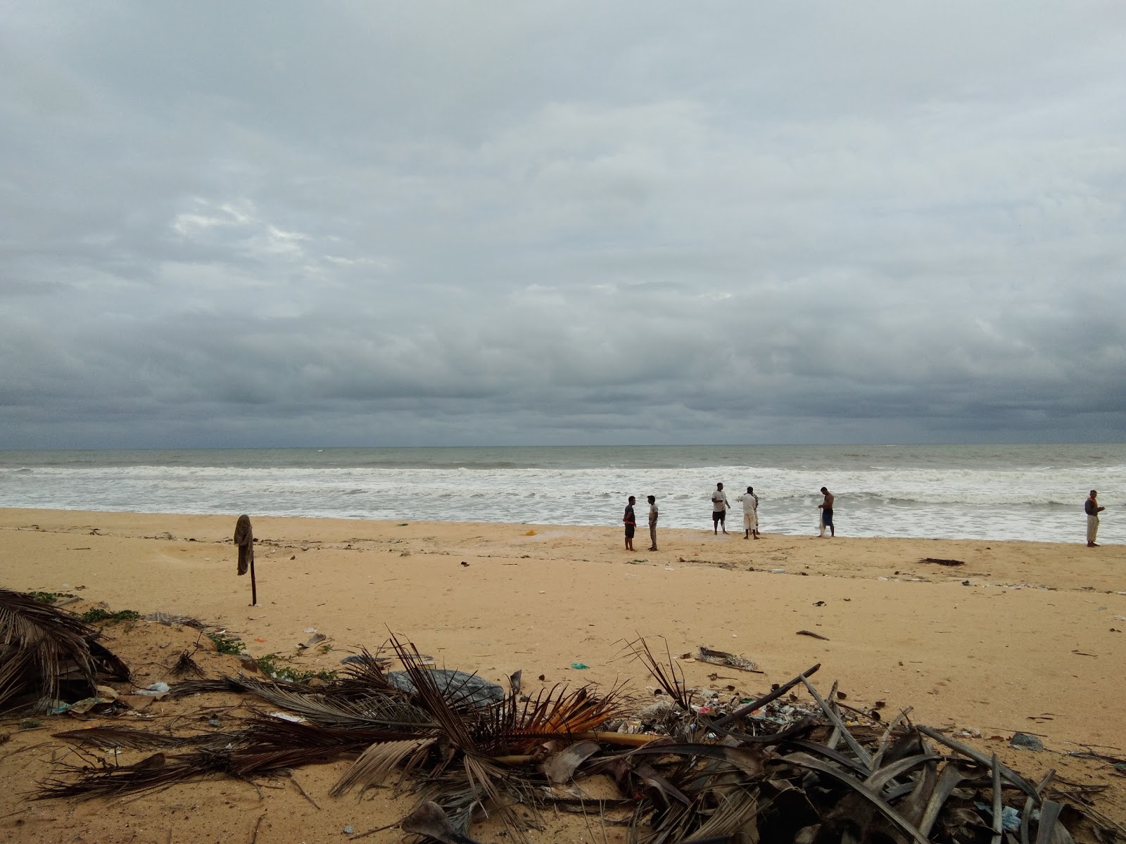 Foto di Yermal Thenka Beach con costa lunga e dritta