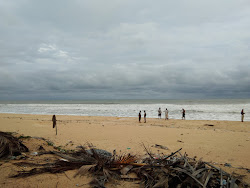 Foto di Yermal Thenka Beach con costa lunga e dritta