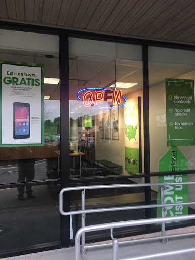Cell Phone Store «Cricket Wireless», reviews and photos, 3226 Silas Creek Pkwy, Winston-Salem, NC 27103, USA