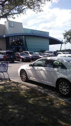 Thrift Store «Goodwill Ocala Superstore Adjacent to Paddock Mall», reviews and photos, 2830 SW 27th Ave, Ocala, FL 34471, USA