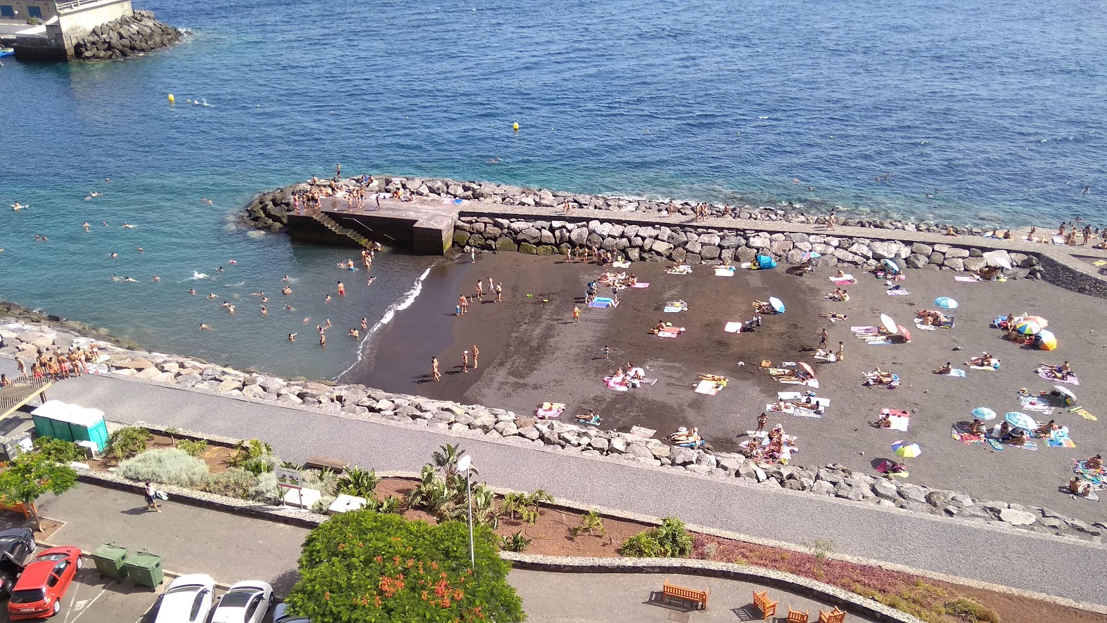 Photo de Playa de Radazul avec plusieurs petites baies