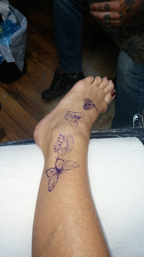 Tattoo Shop «Pearl City Tattoo», reviews and photos, 229 E 2nd St, Muscatine, IA 52761, USA