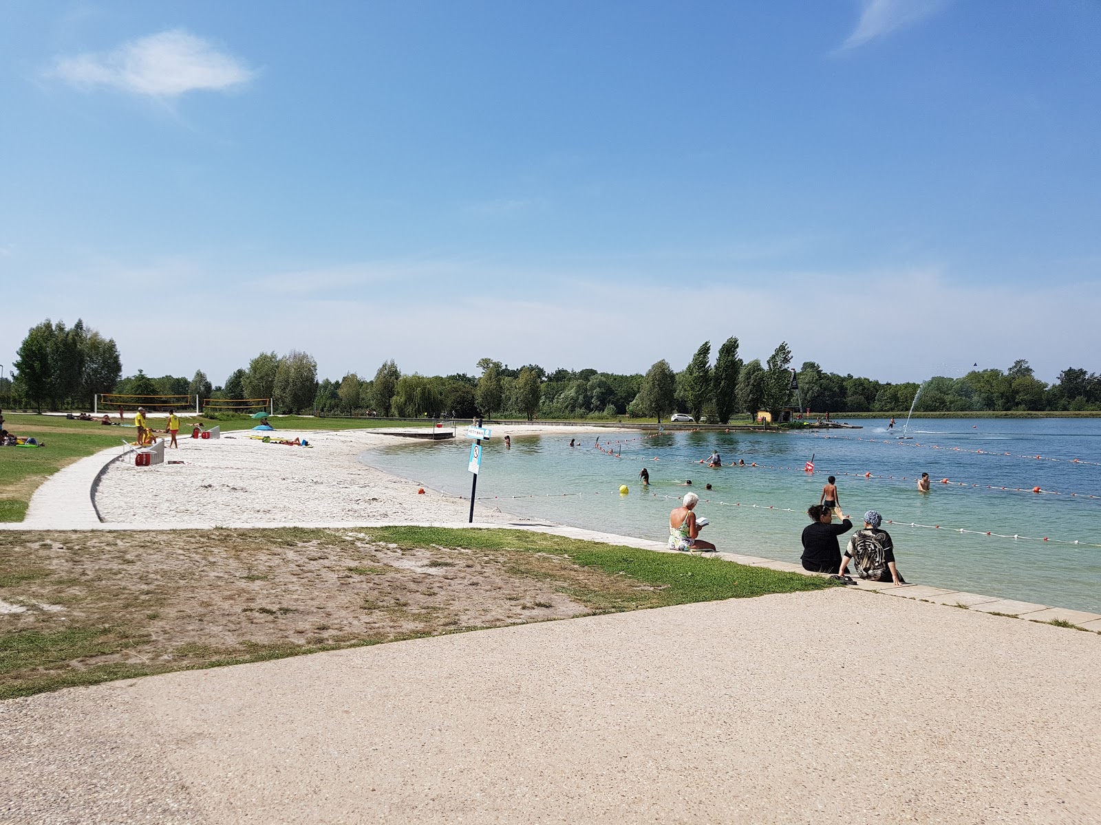 Foto di Plage les Dagueys con una superficie del sabbia beige