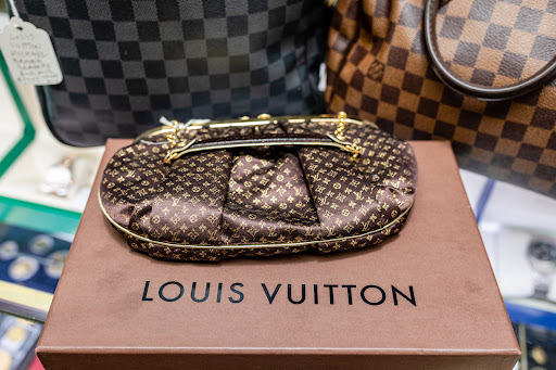 Pawn Shop «Elliott Salter Pawn Shop», reviews and photos, 7760 Santa Monica Blvd, West Hollywood, CA 90046, USA