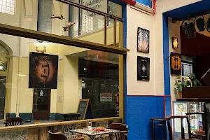 Řehoř Samsa café bar & knihkupectví image