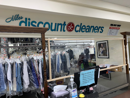 Dry Cleaner «Niles Discount Cleaners», reviews and photos, 7425 N Harlem Ave, Niles, IL 60714, USA