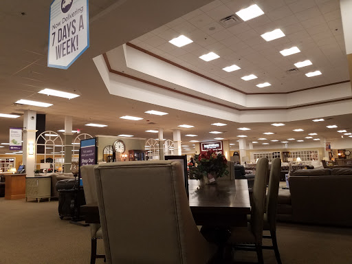 Furniture Store «Raymour & Flanigan Furniture and Mattress Store», reviews and photos, 1345 US-1, North Brunswick Township, NJ 08902, USA