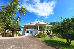 Hilo Bay Oceanfront Bed and Breakfast image