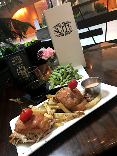 SUITE Restaurant / Lounge