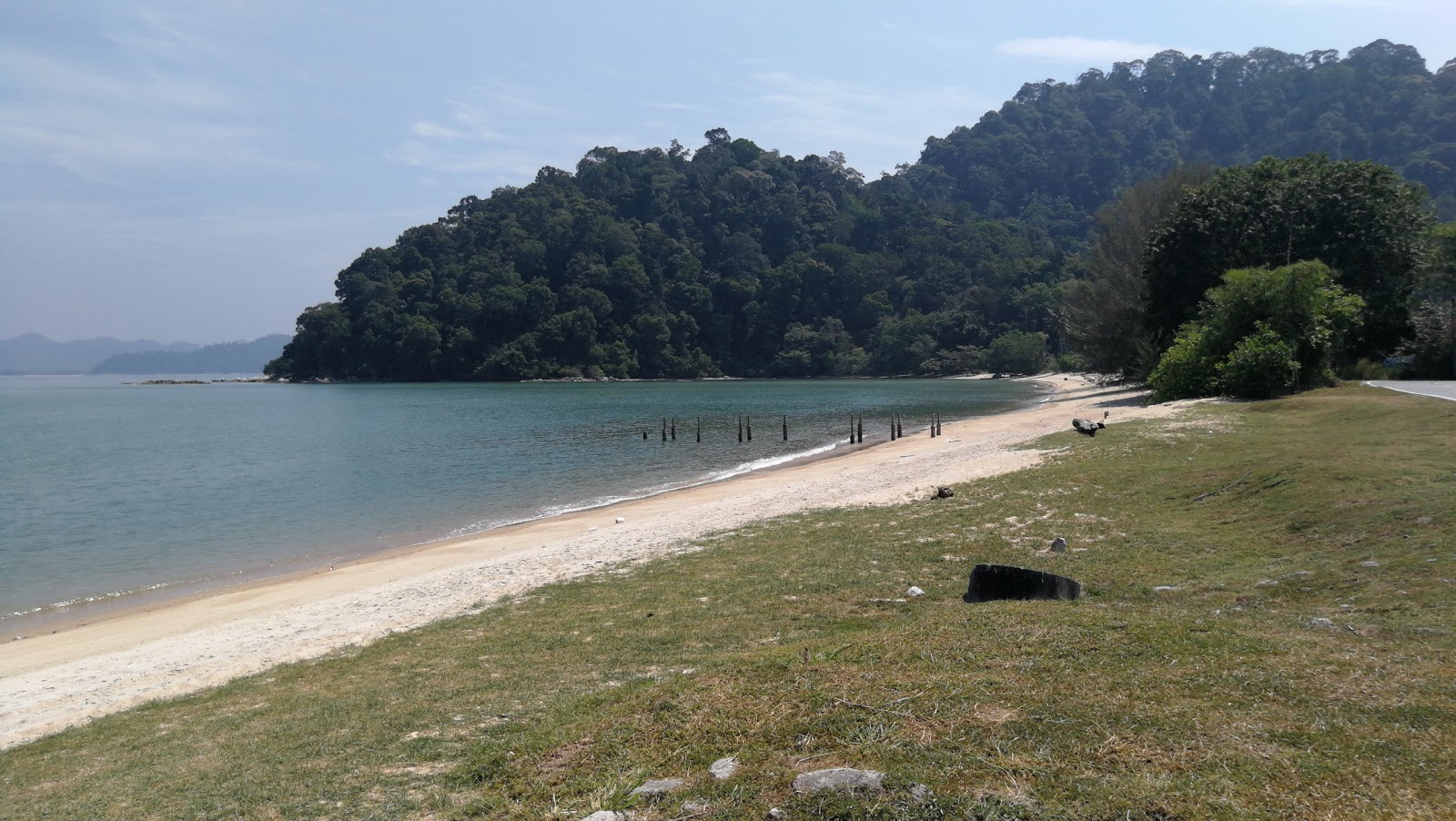 Photo of Teluk Dalam Beach with partly clean level of cleanliness