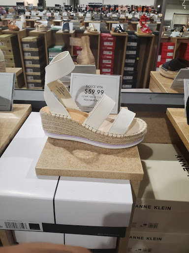 Shoe Store «DSW Designer Shoe Warehouse», reviews and photos, 12997 Fair Lakes Shopping Center, Fairfax, VA 22033, USA